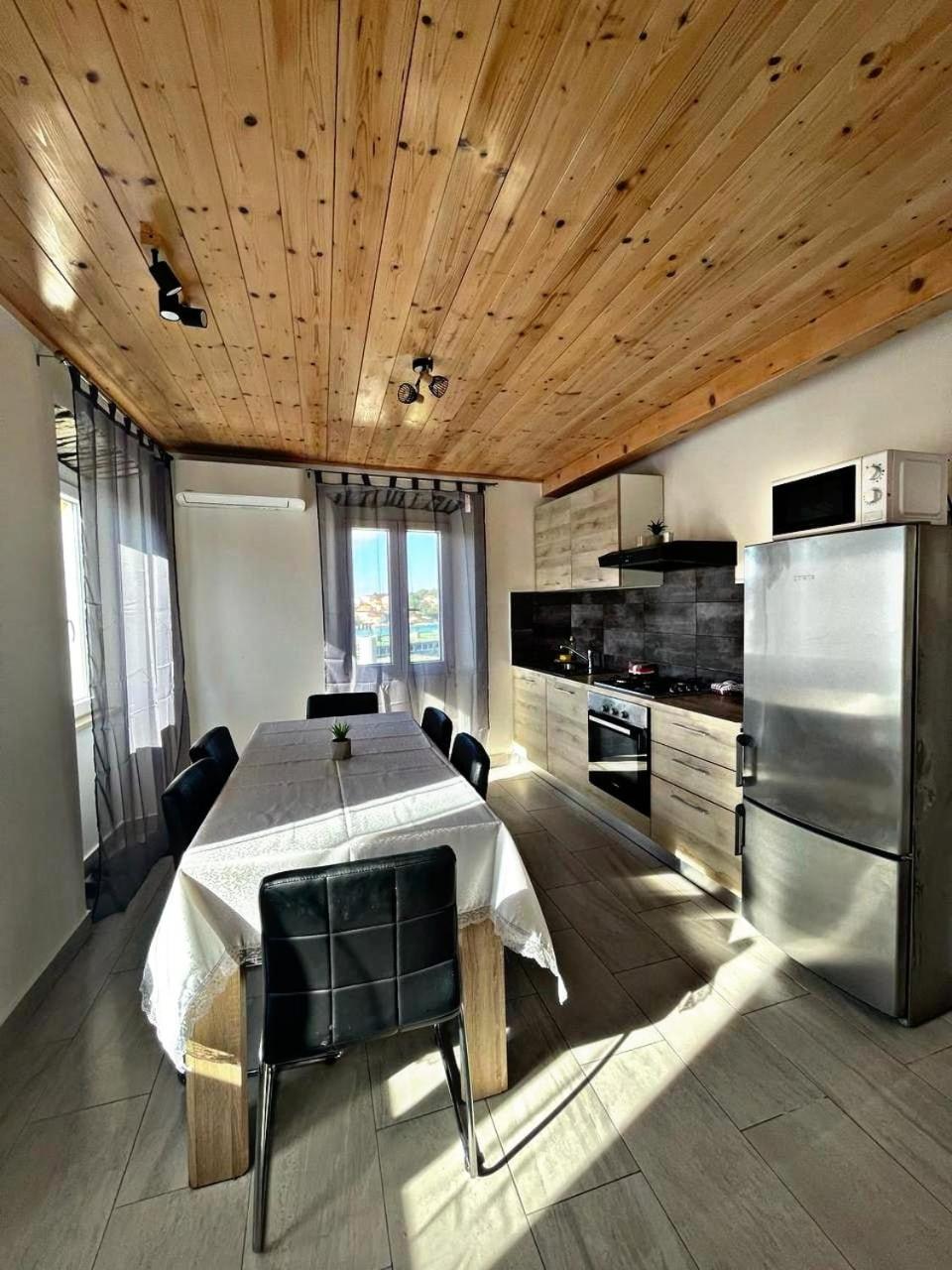 Amani Modern Apartment Лумбарда Экстерьер фото